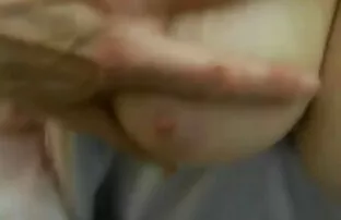 XXX دختر زرق و برق پرشهای clit او دانلود فیلم سینمایی پورن رایگان توسط خودش