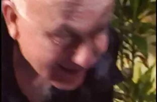 XXX پر زرق و برق دختر زیبا خودش را به دانلود رایگان فیلم سکسی رایگان مرد روی میز