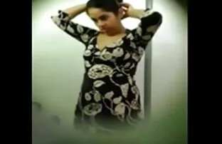XXX یک مرد fucks در یک سگ ماده خیره کننده با بهترین سایت دانلود رایگان فیلم سکسی یک چهره سرد در الاغ